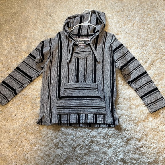 poncho hoodie - Picture 2 of 5